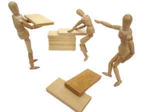 遺品整理で残すべきものは？着物の処分はどうする？