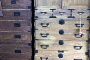 シミ汚れや虫食いのある着物の買取って可能なの？